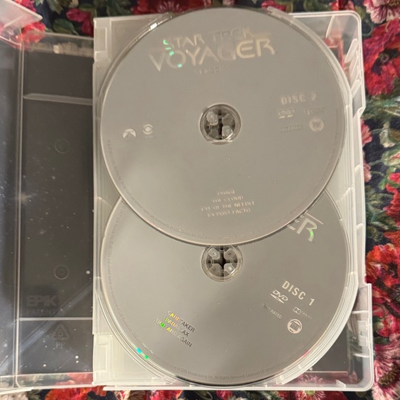 Star Trek Voyager Complete Series Box Set - Picture 7 of 12